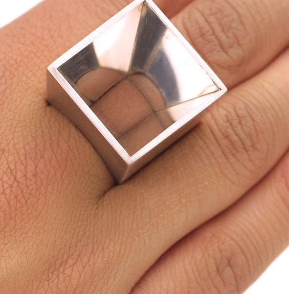 Bague contenu précieux 2001